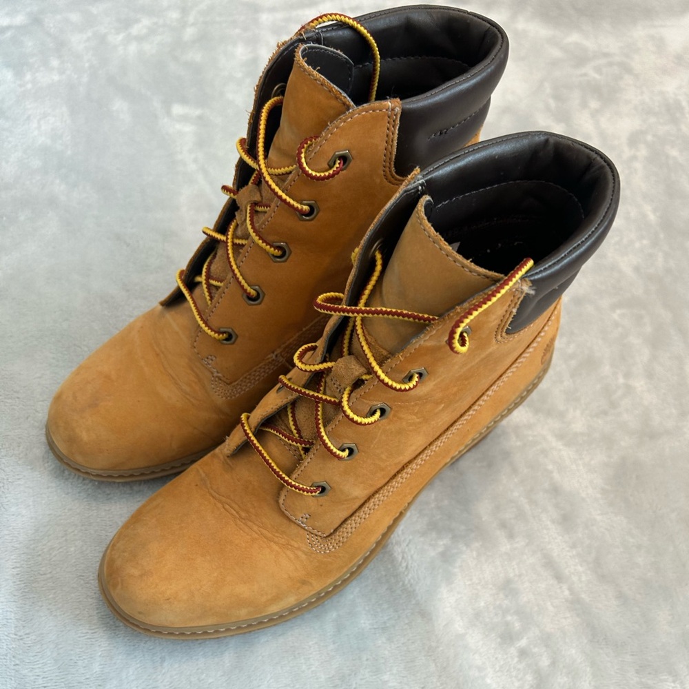 Women’s Timberlands size 6